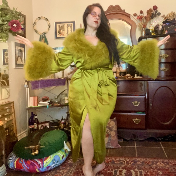 Catherine D’Lish “Cleo” Olive Green Feather Trim Dressing Gown - Picture 4 of 6